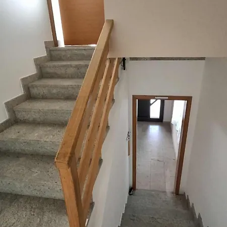 Hisa Bizjak 公寓 *